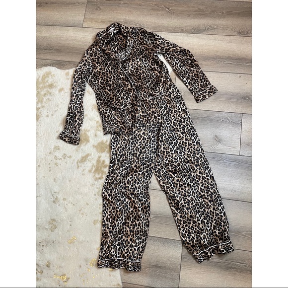 Victoria's Secret Other - Victoria’s Secret leopard print satin pajama set
